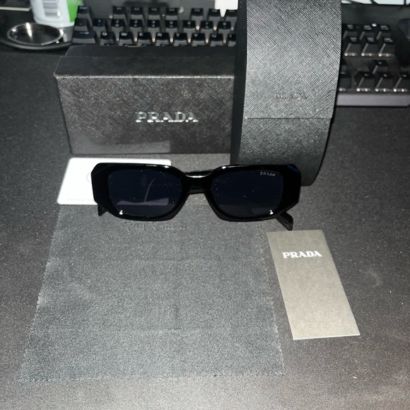Prada sunglasses NEW - Picture 2 of 2